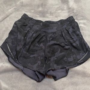 EUC Lululemon Hotty Hot Short